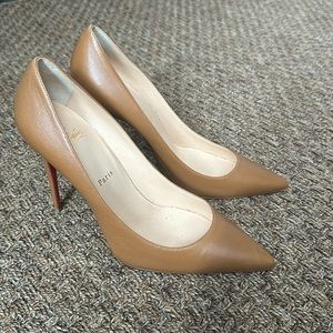 Christian Louboutin So Kate pumps size 40